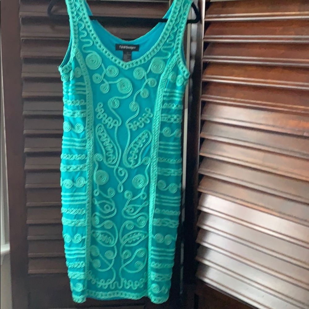 Fun greenish/blue almost turquoise color dress.